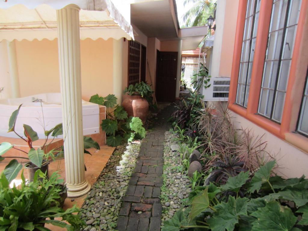 Chateau Del Mar Davao Exterior photo