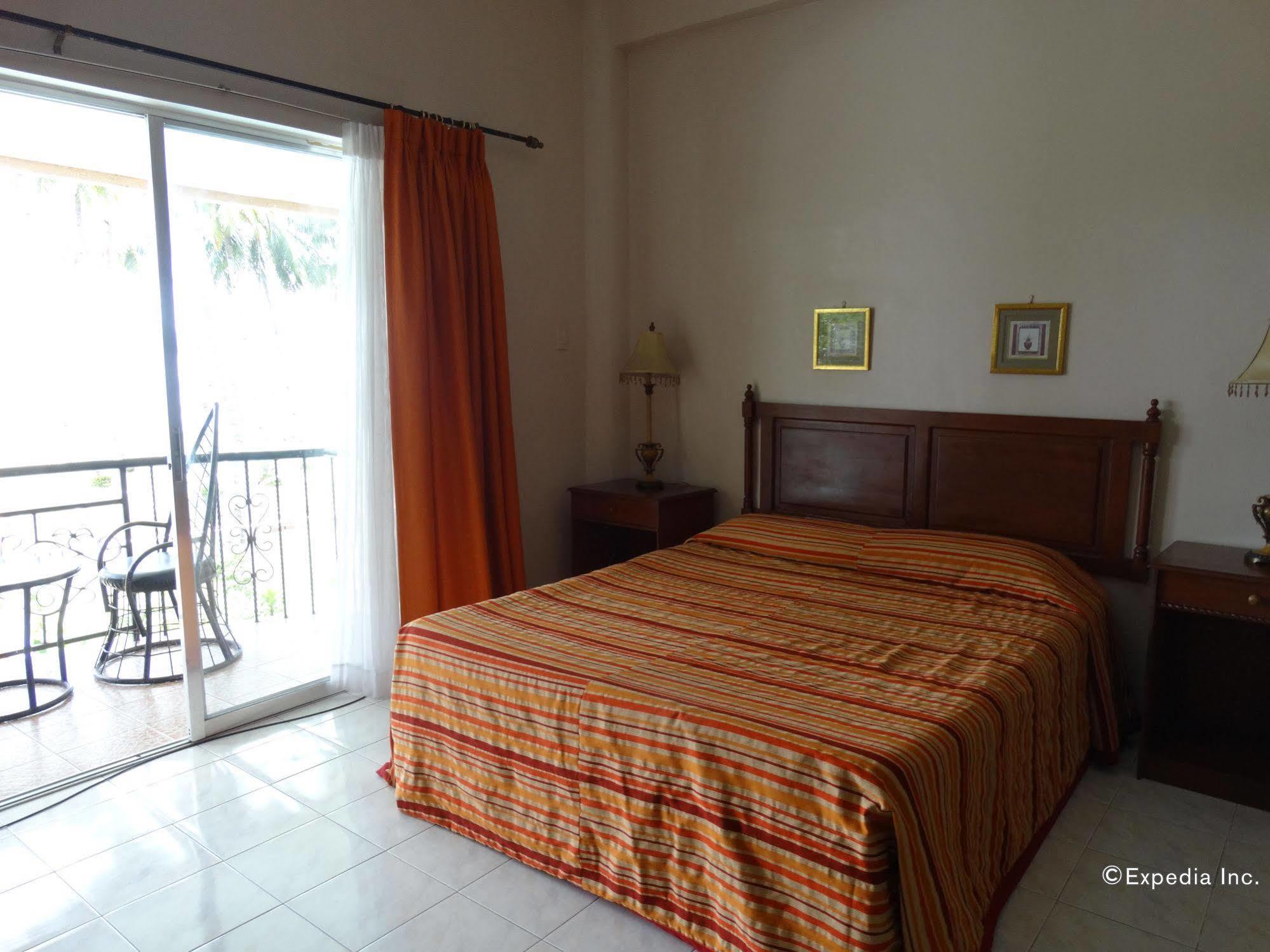 Chateau Del Mar Davao Exterior photo