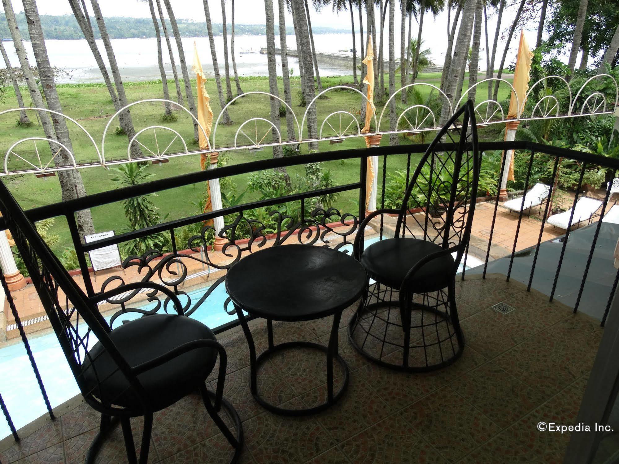 Chateau Del Mar Davao Exterior photo