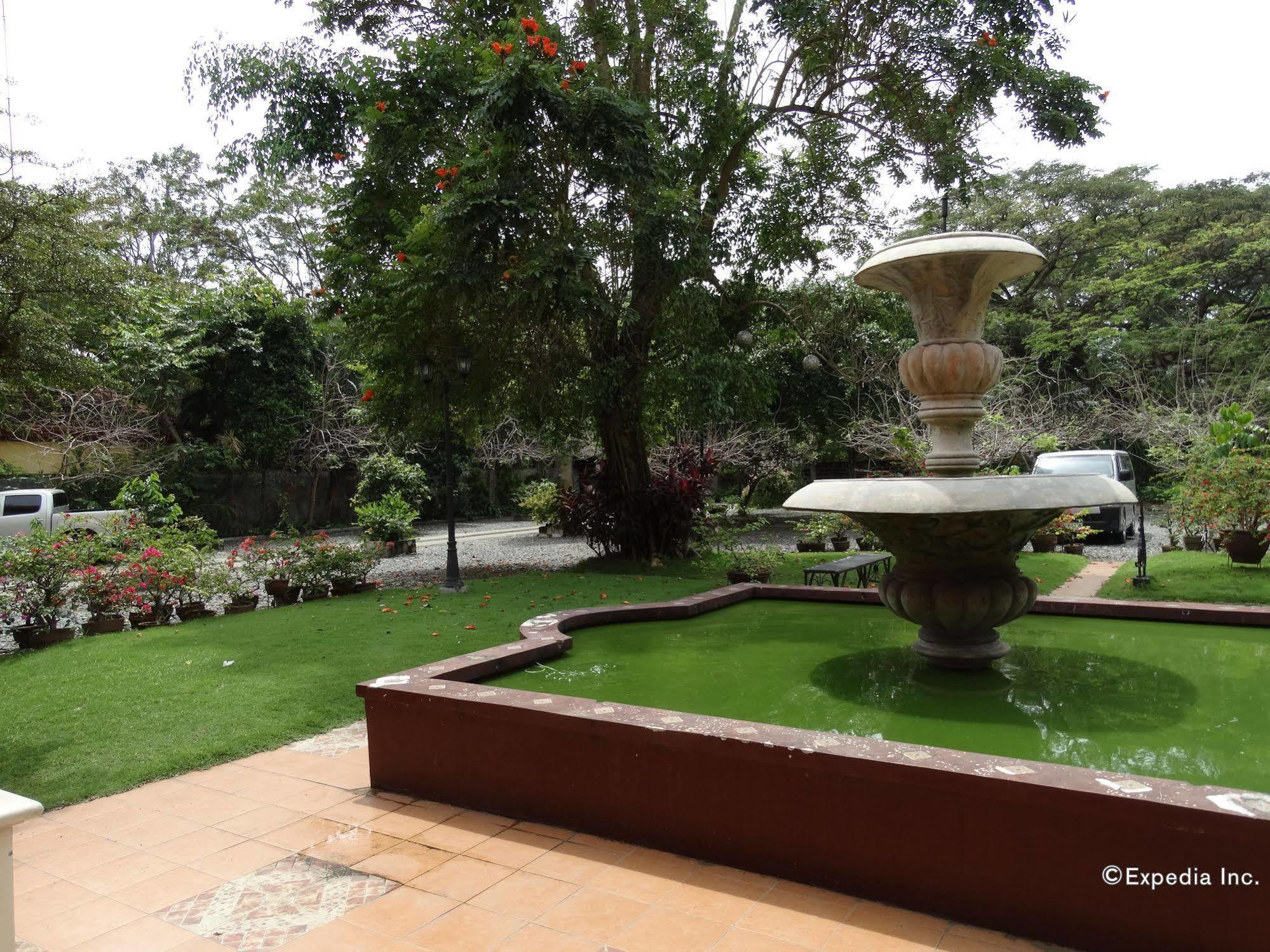 Chateau Del Mar Davao Exterior photo